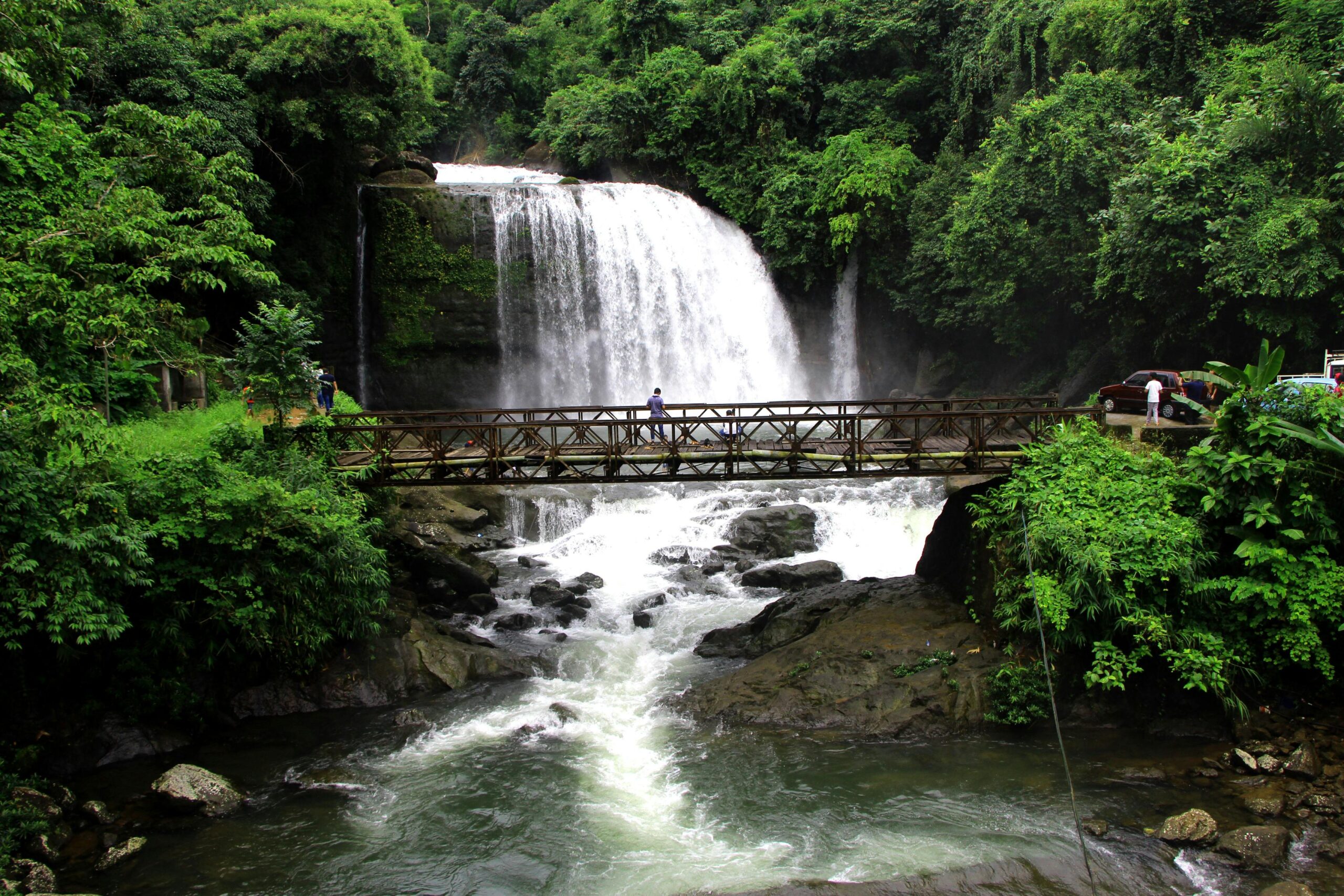 beautiful image of meghalaya waterfall
